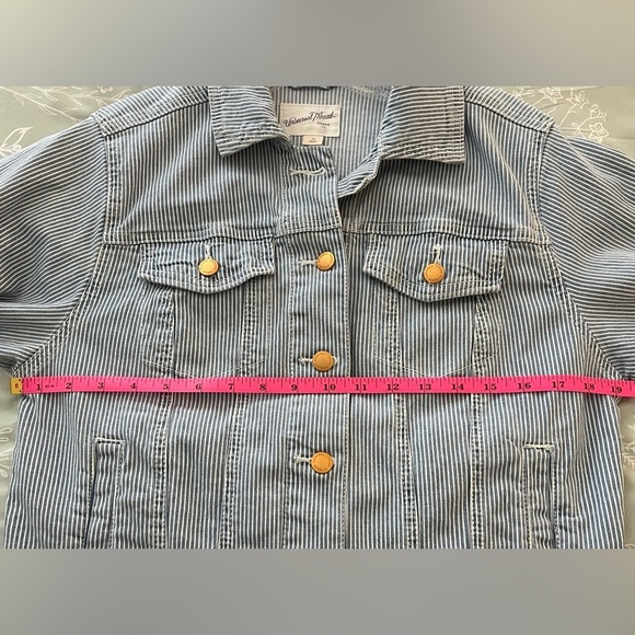 EUC Universal Thread Women’s Railroad Stripe Denim Jacket, Cropped; Size XS - Picture 8 of 9